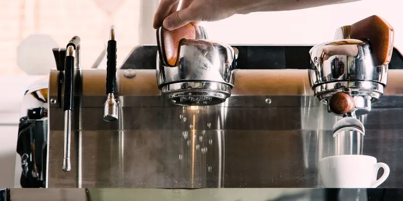 بهترین آب برای تهیه قهوه و اسپرسو با استفاده از دستگاه قهوه ساز چیست؟